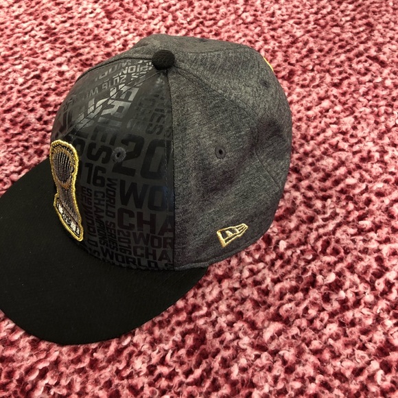 Men’s New Era Chicago Cubs 2016 World Series Champions Snap Back Hat - Picture 3 of 10